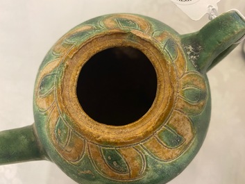 Une verseuse en gr&egrave;s porcelaineux &agrave; couverte sancai &agrave; d&eacute;cor incis&eacute;, Liao (916-1125)