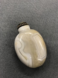 Six Chinese needle quartz and agate snuff bottles, 19/20th C.