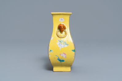 A Chinese yellow-ground famille rose vase, 19/20th C.