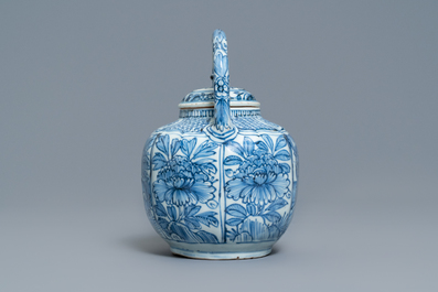 A Chinese blue and white wine ewer and cover, Wanli