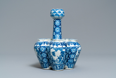 Two Chinese blue and white vases, 19th C.