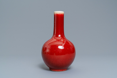 A Chinese monochrome langyao bottle vase, 18/19th C.