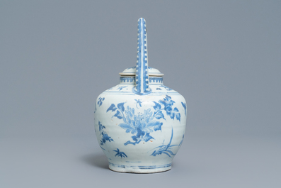 A large Chinese blue and white 'insects and flower sprigs' teapot and cover, Hatcher cargo shipwreck, Transitional period