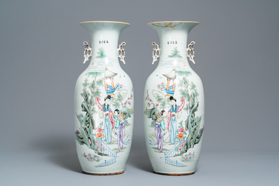 Trois vases en porcelaine de Chine famille rose, 19/20&egrave;me