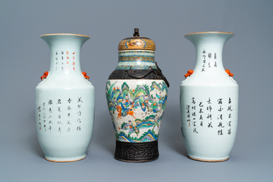 Deux vases en porcelaine de Chine qianjiang cai et un en famille verte, 19/20&egrave;me