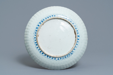 Deux plats en porcelaine de Chine en bleu et blanc de type kraak, Wanli