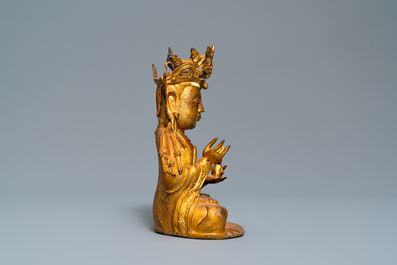 Een Sino-Tibetaanse verguld bronzen figuur van Boeddha, Ming