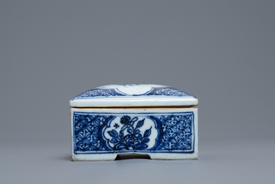 A square Chinese blue and white box and cover, Qianlong