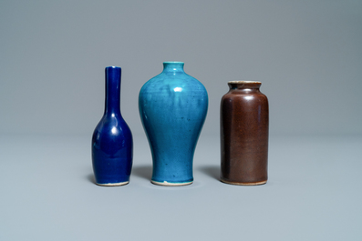 Eighteen Chinese monochrome miniature vases and snuff bottles, 18/20th C.