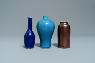 Eighteen Chinese monochrome miniature vases and snuff bottles, 18/20th C.