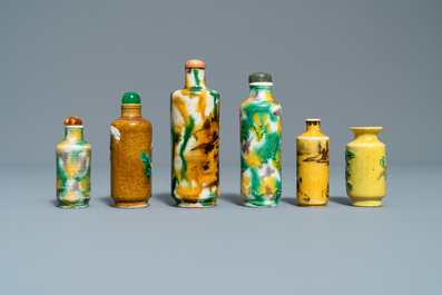 Twelve Chinese monochrome and sancai-glazed snuff bottles, 19/20th C.