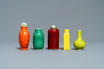 Eighteen Chinese monochrome miniature vases and snuff bottles, 18/20th C.