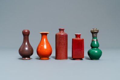 Eighteen Chinese monochrome miniature vases and snuff bottles, 18/20th C.