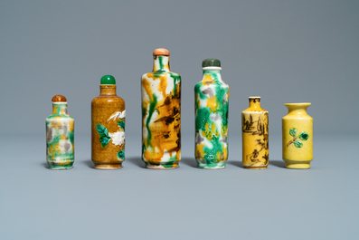 Twelve Chinese monochrome and sancai-glazed snuff bottles, 19/20th C.