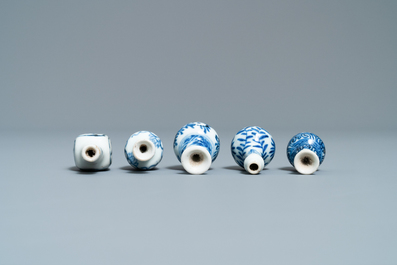 Quinze petits vases en porcelaine de Chine, Kangxi