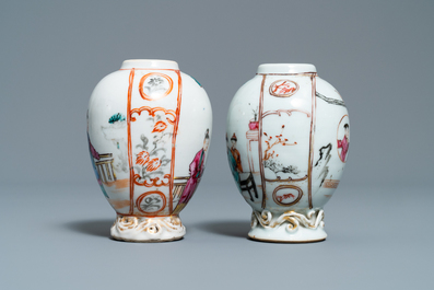 Deux th&eacute;i&egrave;res et deux bo&icirc;tes &agrave; th&eacute; en porcelaine de Chine famille rose, Qianlong