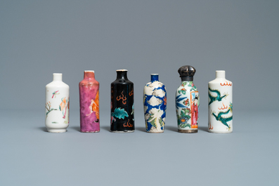 Fourteen various Chinese snuff bottles, 19/20th C.