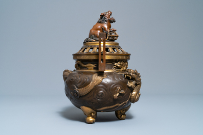 Een grote Japanse deels vergulde bronzen okimono van Benkei met wierookbrander, toegeschr. aan Miyao Eisuke, Meiji, ca. 1900