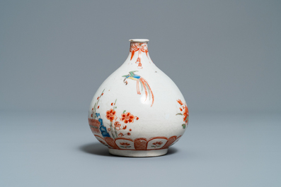 A Kakiemon-style Dutch-decorated bottle vase, Japan, Edo, 17/18th C.