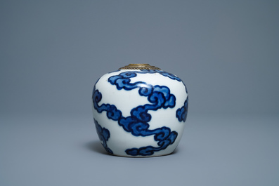 A Chinese blue and white Vietnamese market 'Bleu de Hue' water pipe, 18/19th C.