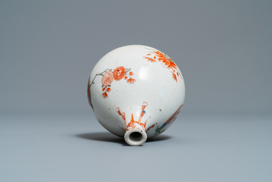 A Kakiemon-style Dutch-decorated bottle vase, Japan, Edo, 17/18th C.