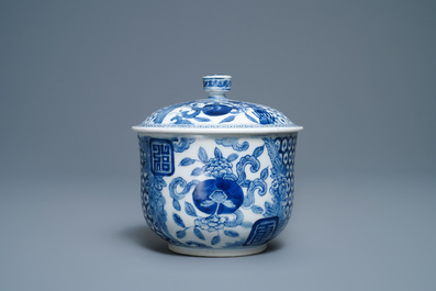 A Chinese blue and white Vietnamese market 'Bleu de Hue' bowl and cover, 19th C.