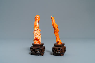 Two Chinese carved coral figures of ladies, 19/20th C.