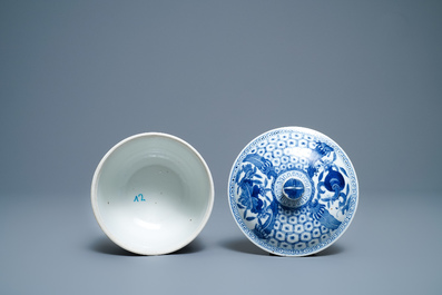 A Chinese blue and white Vietnamese market 'Bleu de Hue' bowl and cover, 19th C.