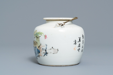 A Chinese qianjiang cai teapot and cover, 19/20th C.