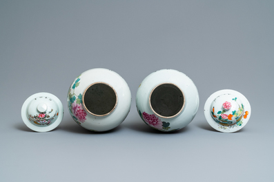 Deux vases couverts en porcelaine de Chine qianjiang cai &agrave; d&eacute;cor d'antiquit&eacute;s, 19&egrave;me