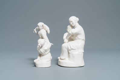 Deux groupes en porcelaine blanc de Chine, &eacute;poque de la R&eacute;volution Culturelle, 20&egrave;me