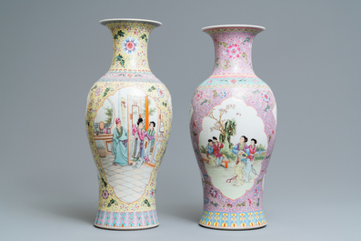 Deux vases en porcelaine de Chine famille rose, marque de Qianlong, R&eacute;publique