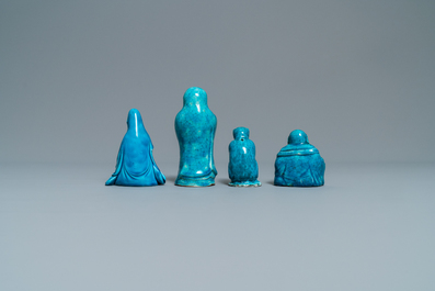 Negen Chinese figuren en waterdruppelaars met turquoise glazuur, Kangxi en later