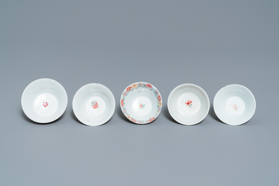 Thirteen various Chinese saucers and nine cups, Kangxi/Qianlong