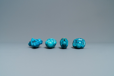 Neuf figures et compte-gouttes en porcelaine de Chine turquoise monochrome, Kangxi et apr&egrave;s