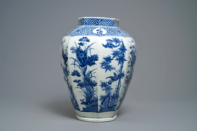 A Japanese blue and white octagonal Arita vase with floral design, Edo, 17th C.