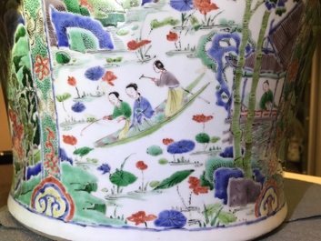 Un grand vase couvert en porcelaine de Chine famille verte &agrave; d&eacute;cor de paysages fluviales, Kangxi