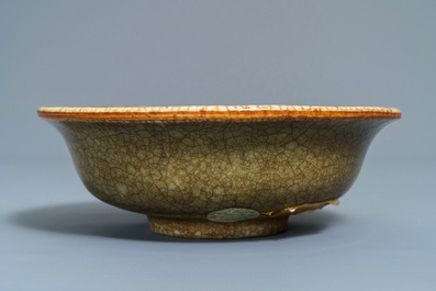 Two Chinese Nanking crackle-glazed vases, a ge-type bowl and a dish, 18/19th C.