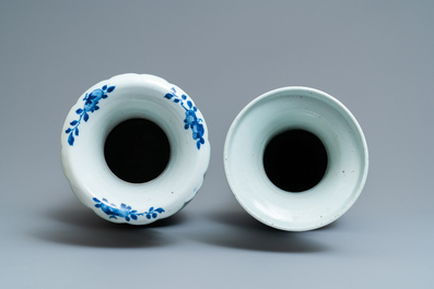 Quatre vases en porcelaine de Chine en bleu et blanc sur fond c&eacute;ladon, 19&egrave;me