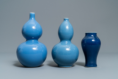 Five Chinese monochrome blue wares, 19/20th C.