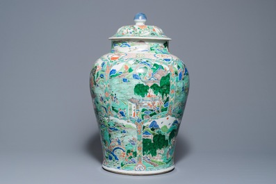 Un grand vase couvert en porcelaine de Chine famille verte &agrave; d&eacute;cor de paysages fluviales, Kangxi