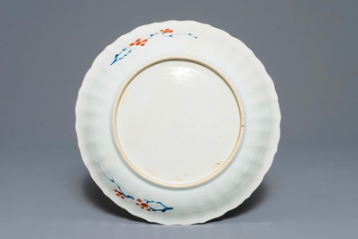 Un plat en porcelaine de Chine famille verte aux armes de France, Kangxi/Yongzheng