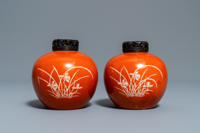 Two pairs of Chinese coral-ground jars and a flamb&eacute;-glazed bottle vase, 19/20th C.