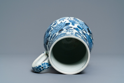 Une chope en porcelaine Arita en bleu et blanc, Japon, Edo, 17/18&egrave;me