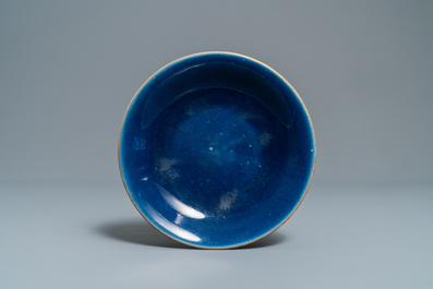 Vijf stukken Chinees monochroom blauw porselein, 19/20e eeuw