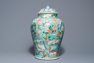 Un grand vase couvert en porcelaine de Chine famille verte &agrave; d&eacute;cor de paysages fluviales, Kangxi