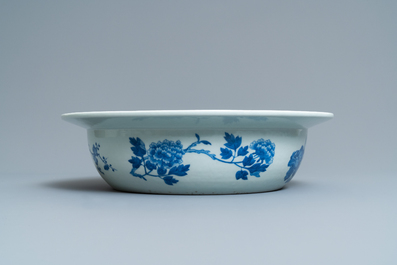A Chinese blue and white basin with floral design, 19th C.