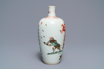 Un vase en porcelaine de Chine famille verte &agrave; d&eacute;cor de Zhong Kui, Kangxi