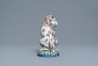 Un mod&egrave;le d'un lion en fa&iuml;ence polychrome de Bruxelles ou Lille, fin du 18&egrave;me