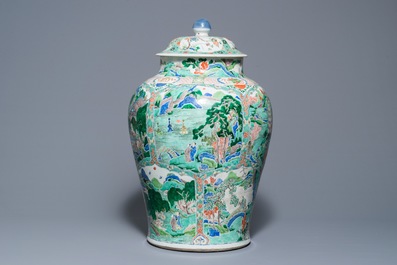 Un grand vase couvert en porcelaine de Chine famille verte &agrave; d&eacute;cor de paysages fluviales, Kangxi